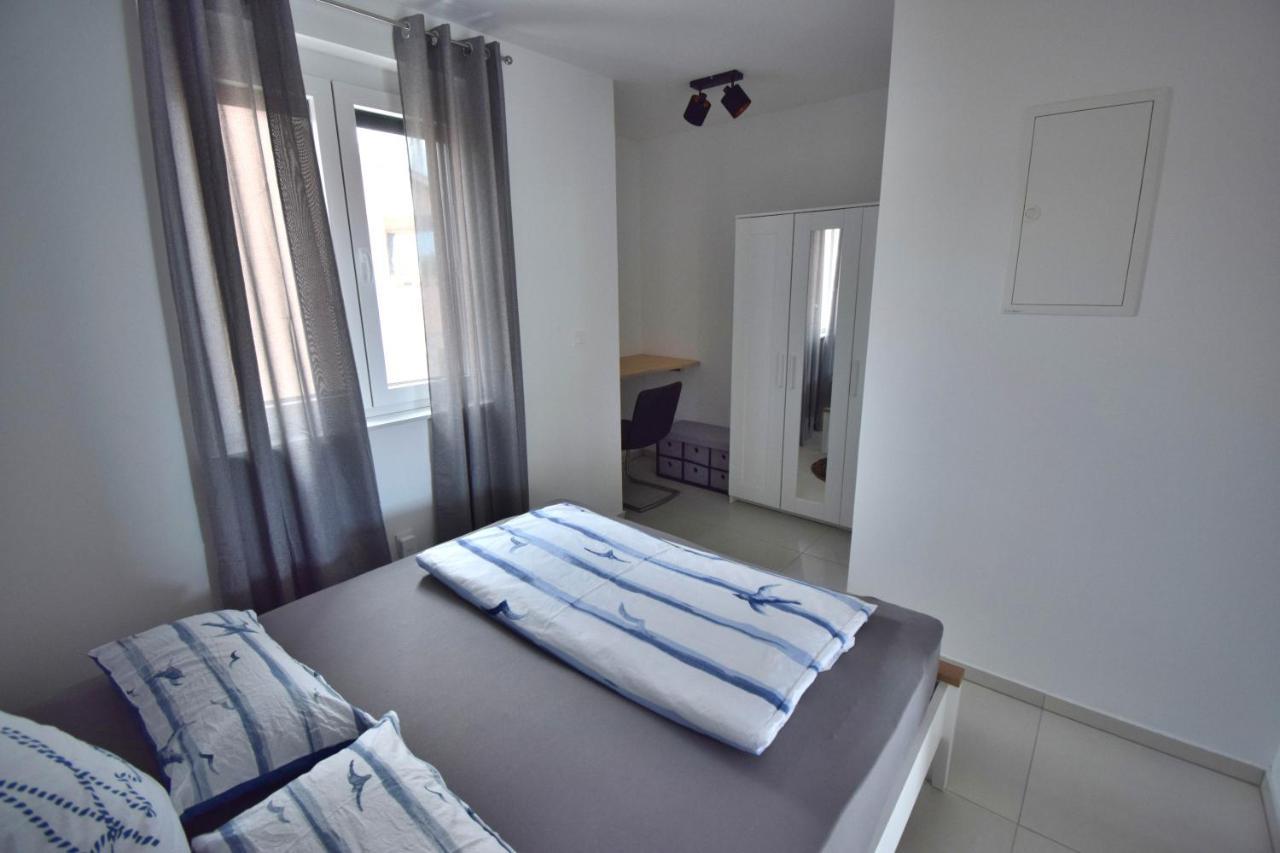 Relax-Krk Apartment Krk Town Bagian luar foto